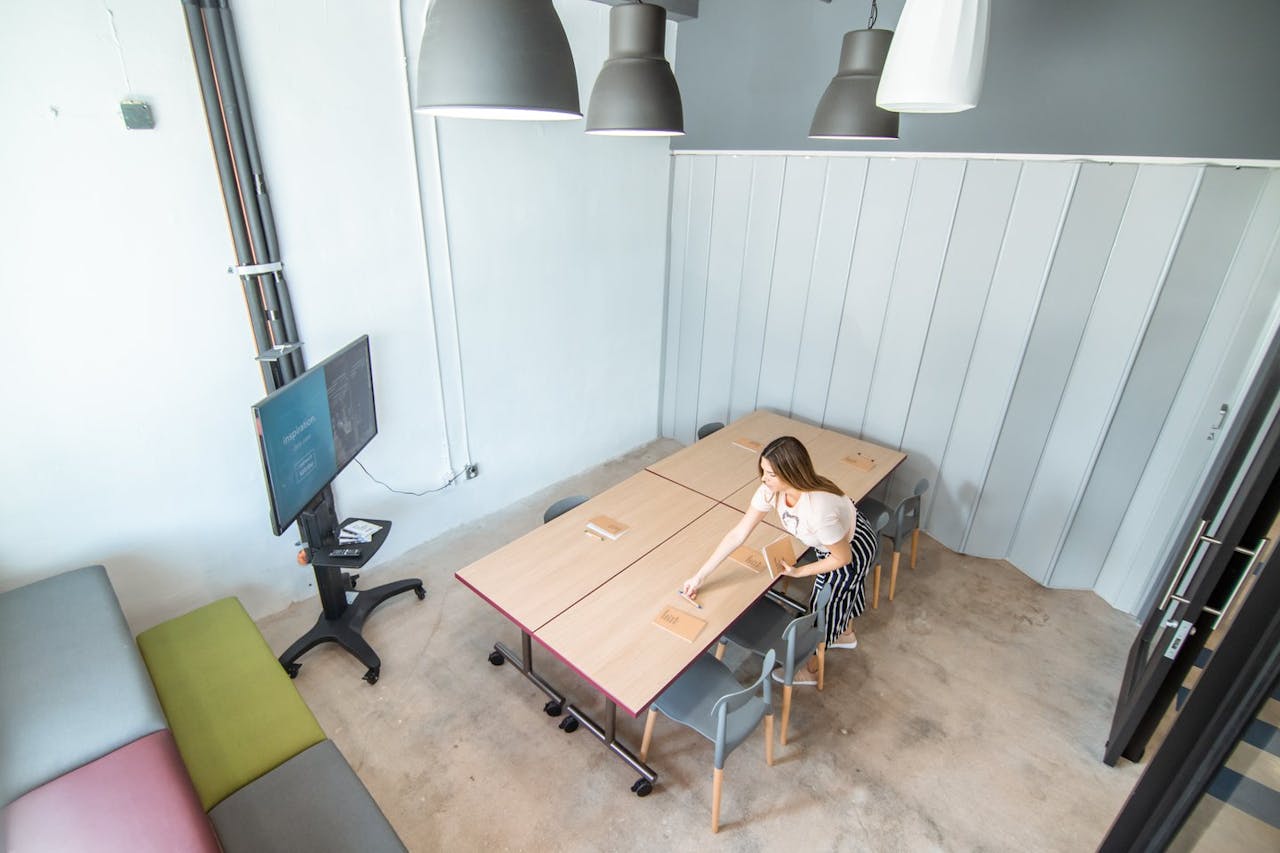 Bright Conference Room - Image 2