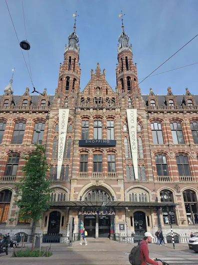 Grand Ground-Floor Retail Unit in Magna Plaza with Historic Detailing - Image 0