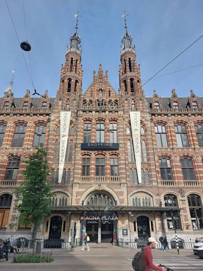 Grand Ground-Floor Retail Unit in Magna Plaza with Historic Detailing - Image 0