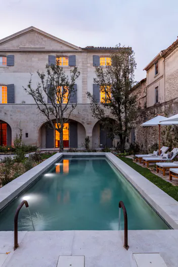 Chateau de caractère avec intérieur design. - Image 0