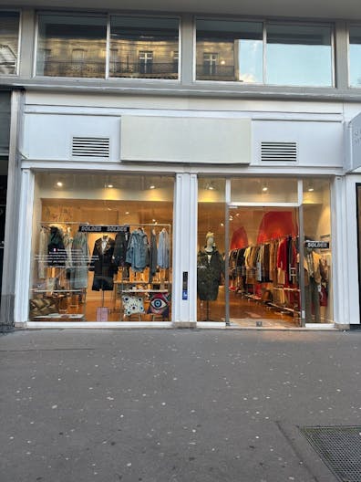Emplacement pop-up store num�ro 1 - Boutique situ�e entre la place Victor Hugo et le Starbuck caf�. - Image 0