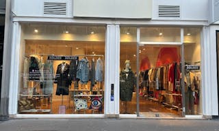 Emplacement pop-up store num�ro 1 - Boutique situ�e entre la place Victor Hugo et le Starbuck caf�. - Image 0