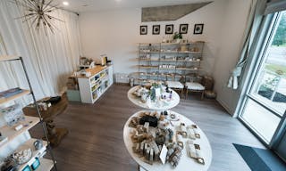 Unique Space in Trendy St. Elmo District - Image 11