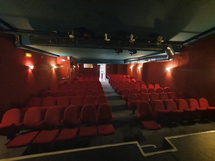 Local commercial d'environ 180m� - A deux pas du Triangle d'Or - Image 4