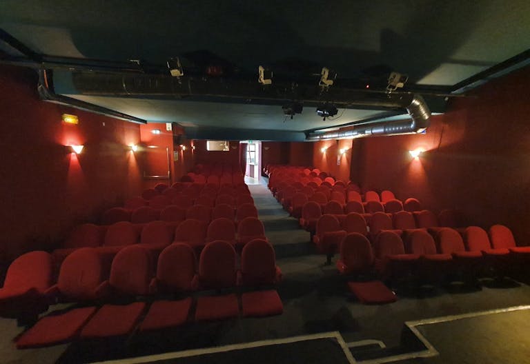 Local commercial d'environ 180m� - A deux pas du Triangle d'Or - Image 4