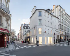 Rue de Turenne Corner Pop Up Boutique - Image 2