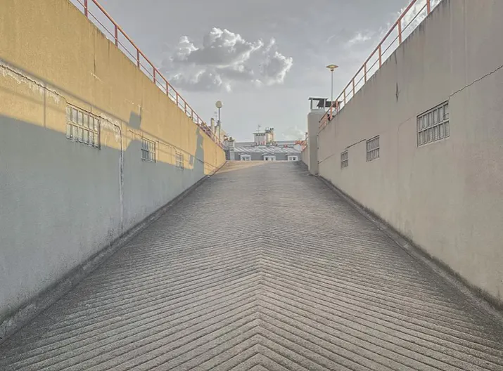 Former Garage with Rooftop - Image 1