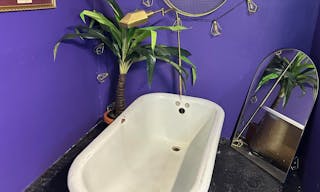 Space with its own photography studio, film production room, an upcoming recording studio - Image 9