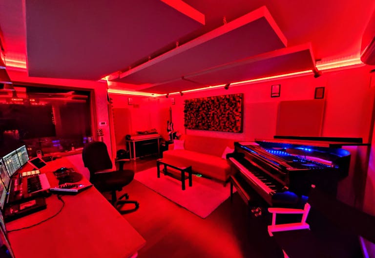 A stunning recording studio!!! - Image 0