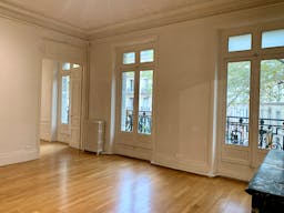 Beautiful Showroom in Saint-Germain - Image 5