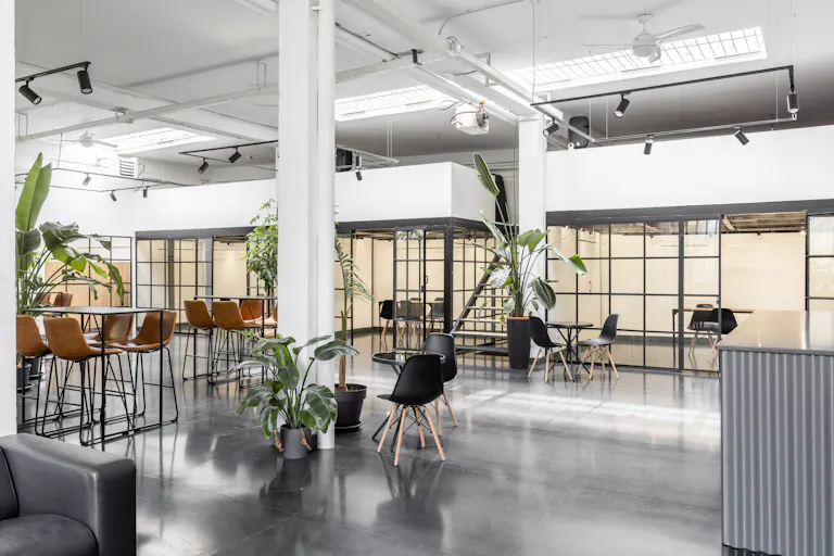 Super cool 280 sqm space in fondazione prada area - Image 2
