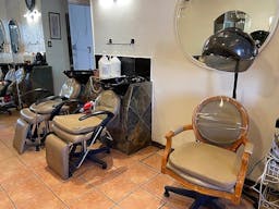 Local Hair Salon for rent (Beauty, Nails, & Private Rooms) - Image 1