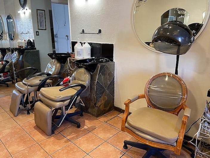 Local Hair Salon for rent (Beauty, Nails, & Private Rooms) - Image 1