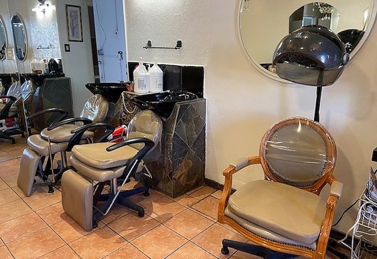 Local Hair Salon for rent (Beauty, Nails, & Private Rooms) - Image 1