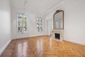 Beautiful Haussmannien Showroom Fashion Week - Image 4