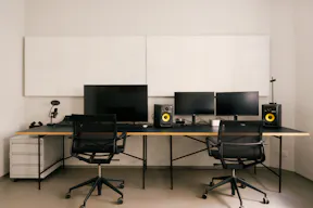 SHOP - GALLERY - POP UP - OFFICE SPACE - Image 6