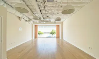 Beautiful 3-Story Space on Melrose - Image 5