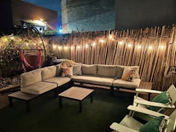 Colorful Spacious Garden Apartment - Image 1