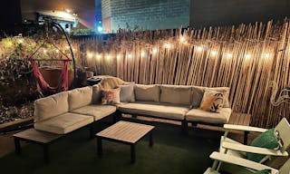 Colorful Spacious Garden Apartment - Image 1