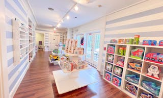 Hingham Retail space for rent in prime location - Image 4