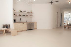 Open plan storefront, with kitchenette + spa like wetroom. A unique NY showroom. - Image 4