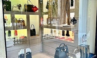 Boutique pop-up store - Jardin du Palais Royal Paris centre Louvre - Image 5