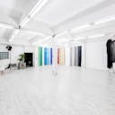 Un showroom 100% modulable dans le haut-Marais avec des volumes industriels.