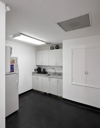 Spacious Art Gallery and Production Studio - Image 4