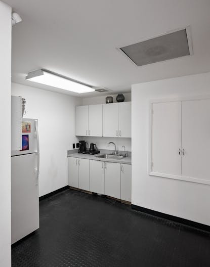 Spacious Art Gallery and Production Studio - Image 4