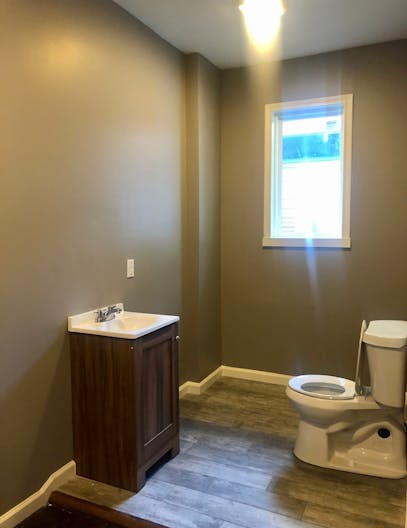 Office/Retail w/Studio Option South of DT - Image 1