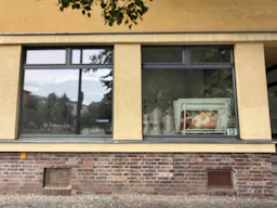 Temporärer Showroom neben Volksbühne und Kino Babylon - Image 7