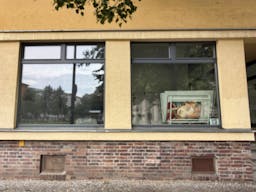 Temporärer Showroom neben Volksbühne und Kino Babylon - Image 7