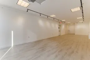 Beautiful White Box in Tribeca - Image 6