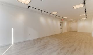 Beautiful White Box in Tribeca - Image 6