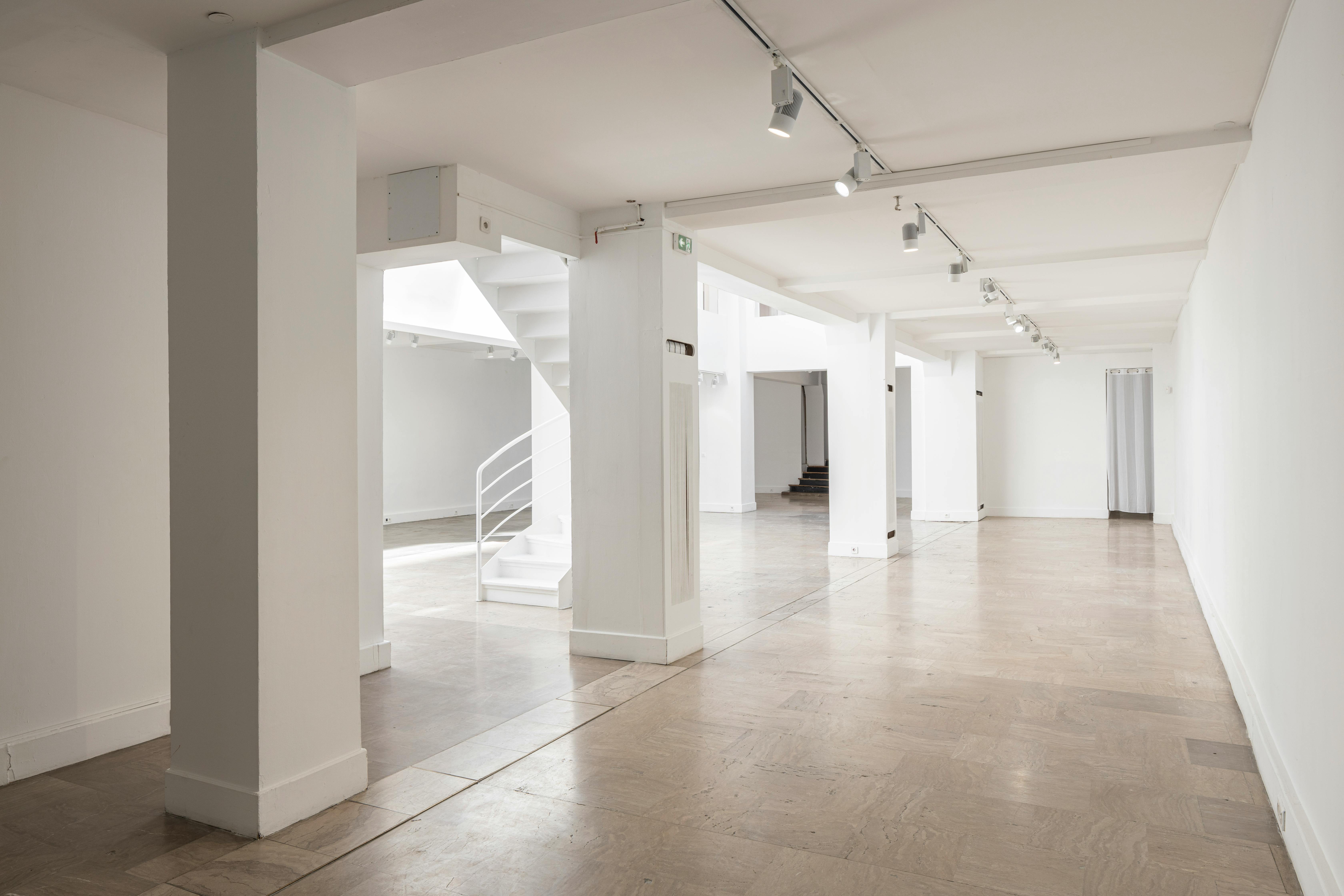 Spacious Industrial Showroom on Rue de Turenne, Paris