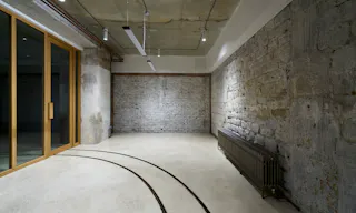 Entire art gallery in Le Marais, Paris - Image 18