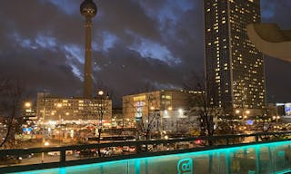 Central Venue with a Berliner Skyline View - Image 6