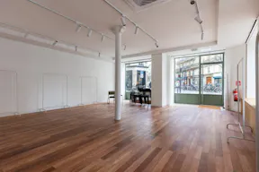 CORNER STORE - 8M LONG WINDOW - POP-UP / GALLERY / SHOWROOM BOUTIQUE - ESPACE TRIGRAM - GRAVILLIERS - Image 2