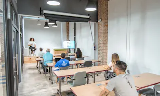Huge & Cozy Conference Room in Miami - Image 6