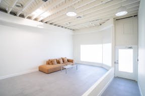 Melrose Fairfax District Minimalist Daylight Photo Video Pop-Up Studio Space with Modern Minimalist Furnishings and Backdrops - Image 1