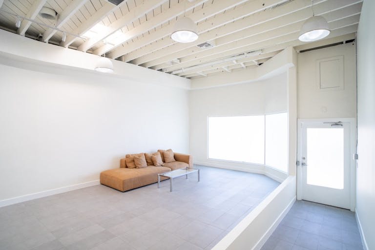 Melrose Fairfax District Minimalist Daylight Photo Video Pop-Up Studio Space with Modern Minimalist Furnishings and Backdrops - Image 1