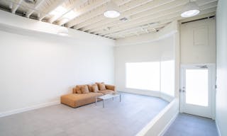 Melrose Fairfax District Minimalist Daylight Photo Video Pop-Up Studio Space with Modern Minimalist Furnishings and Backdrops - Image 1