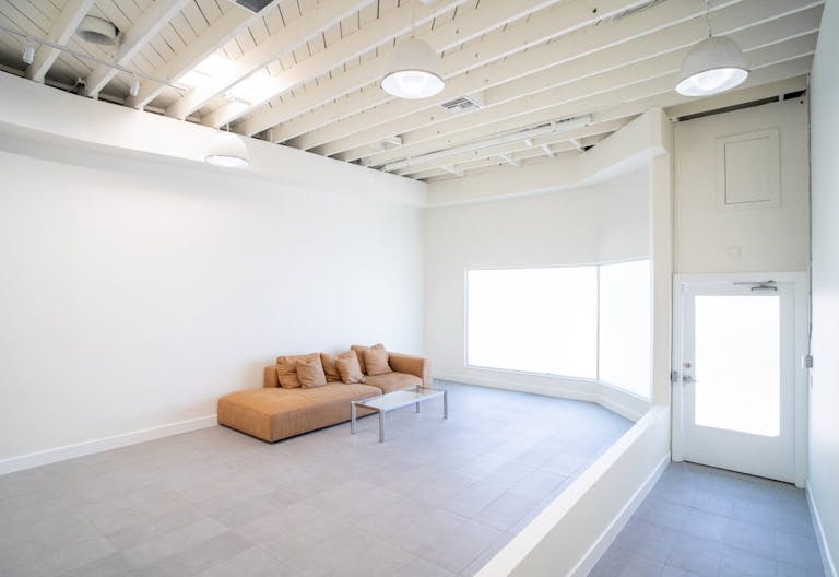 Melrose Fairfax District Minimalist Daylight Photo Video Pop-Up Studio Space with Modern Minimalist Furnishings and Backdrops - Image 1