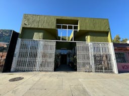 Retail store with coffee shop on Melrose and Fairfax avenue - Image 9