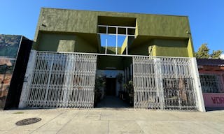 Retail store with coffee shop on Melrose and Fairfax avenue - Image 9