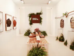 Light filled split level Storefront in the heart of Manhattan (with high ceilings and multiple rooms) - Image 3