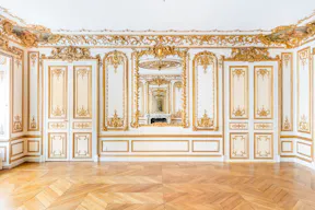 Unique Showroom at Place de la Concorde - Image 4