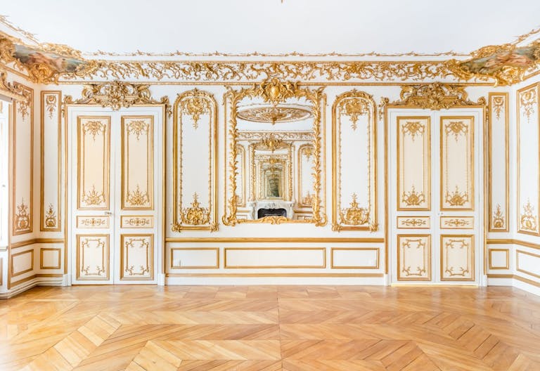 Unique Showroom at Place de la Concorde - Image 4