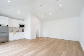 Creative Studio Space with Large Backyard for Photo/Video/Events - Image 5