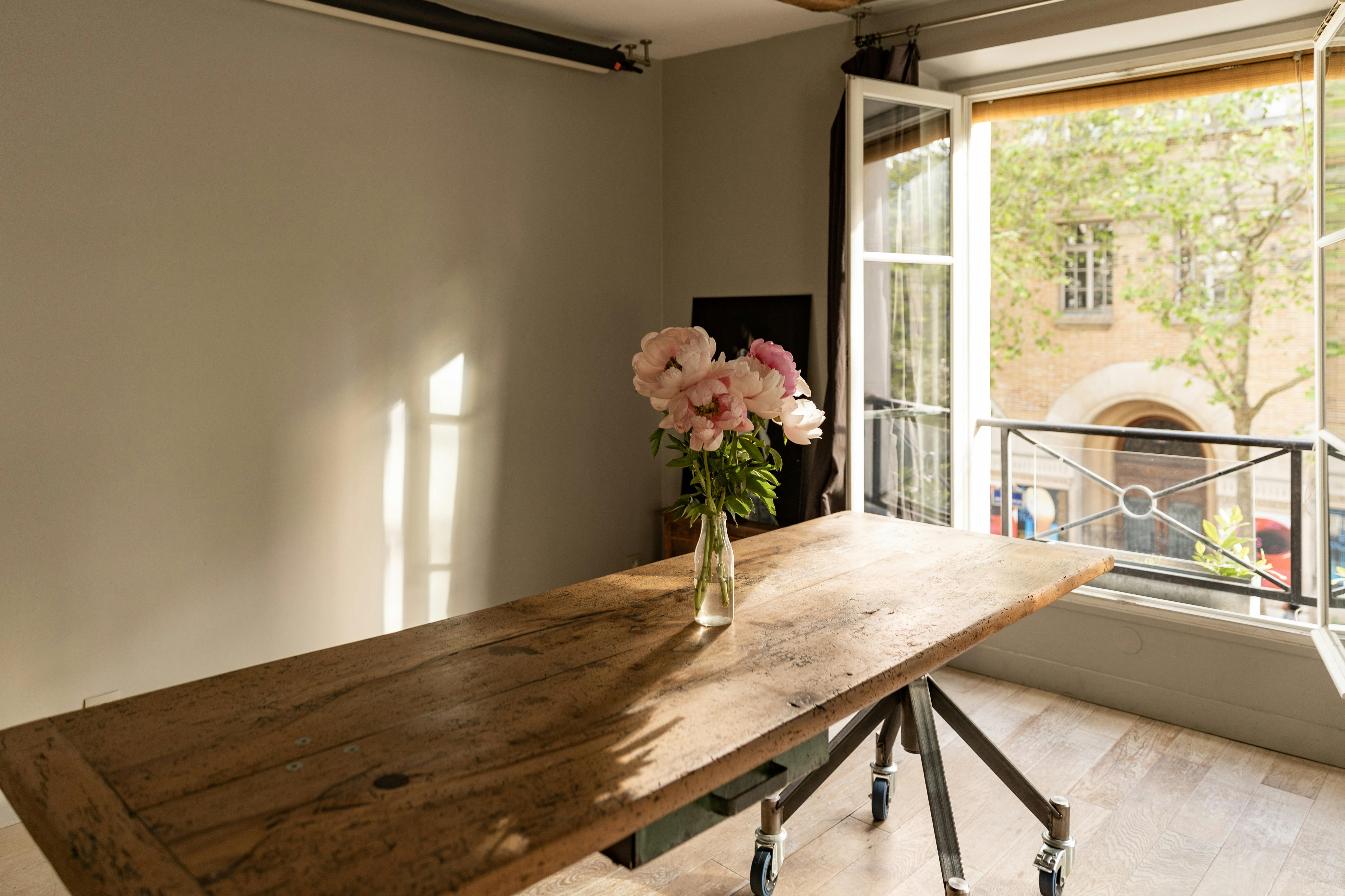 Atypical Studio Showroom and Shooting Space in Haut Marais